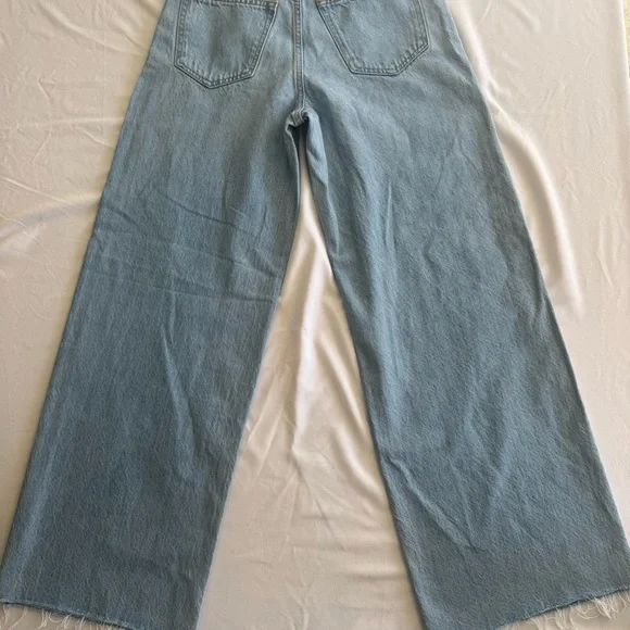 NWT Abercrombie & Fitch Light Blue Wash Wide Leg High Rise Jeans Size 23 Short - Picture 3 of 3